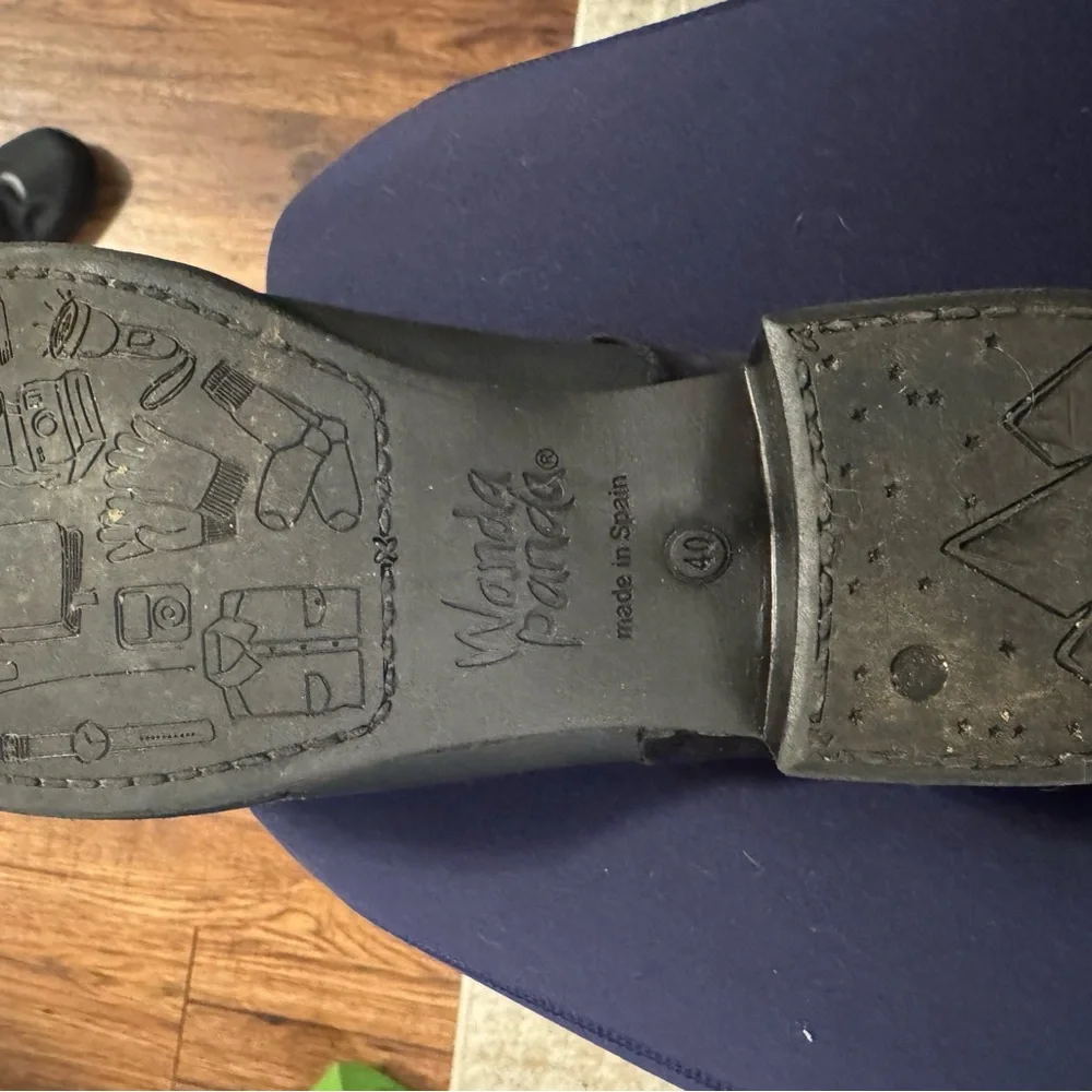 Boots - Picture 3 of 4